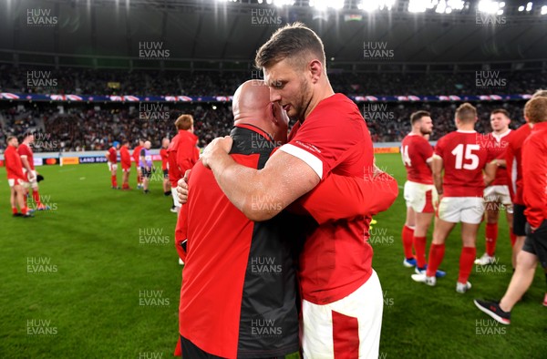 011119 - New Zealand v Wales - Rugby World Cup Bronze Final - Shaun Edwards and Dan Biggar of Wales at the end of the game