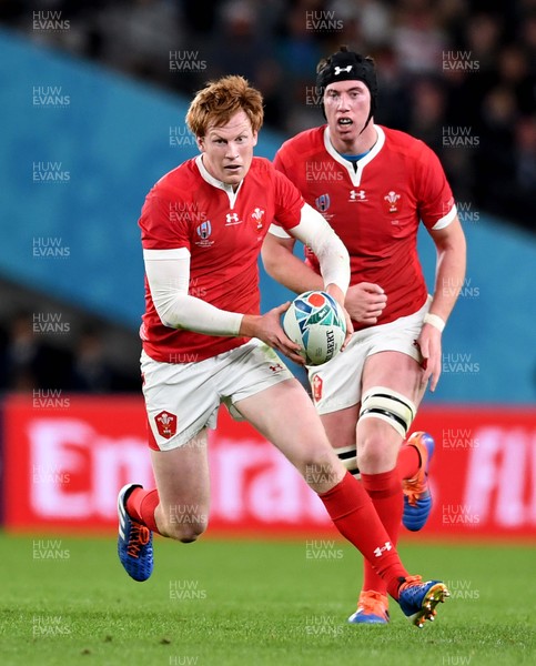 011119 - New Zealand v Wales - Rugby World Cup Bronze Final - Rhys Patchell of Wales