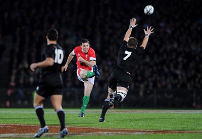 19.06.10 - New Zealand v Wales - 2010 Steinlager Series - Stephen Jones of Wales converts a drop-goal. 