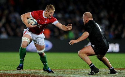 19.06.10 - New Zealand v Wales - 2010 Steinlager Series - Bradley Davies of Wales takes on Ben Franks of New Zealand. 