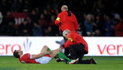 19.06.10 - New Zealand v Wales - 2010 Steinlager Series - Jamie Roberts of Wales is treated by doctor Prof John Williams.. 