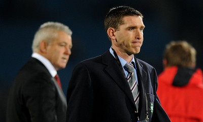 19.06.10 - New Zealand v Wales - 2010 Steinlager Series - Wales head coach Warren Gatland and Referee George Clancey(R). 