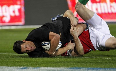 19.06.10 - New Zealand v Wales - 2010 Steinlager Series - Dan Carter scores try. 