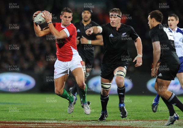 19.06.10 - New Zealand v Wales - 2010 Steinlager Series - Lee Byrne of Wales gets into space. 