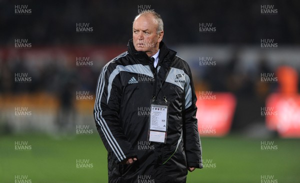 19.06.10 - New Zealand v Wales - 2010 Steinlager Series - New Zealand Head Coach Graham Henry. 