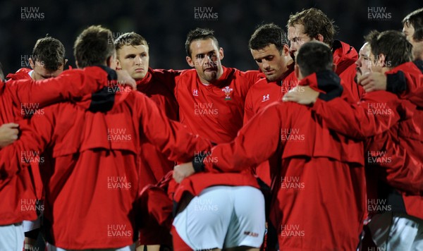 19.06.10 - New Zealand v Wales - 2010 Steinlager Series - Lee Byrne of Wales during a team huddle. 