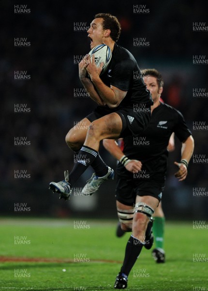 19.06.10 - New Zealand v Wales - 2010 Steinlager Series - Israel Dagg of New Zealand takes high ball. 