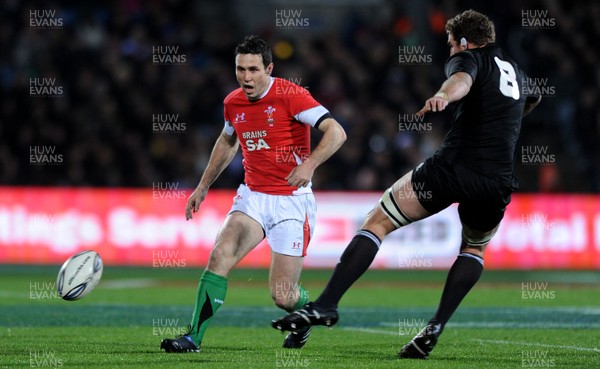 19.06.10 - New Zealand v Wales - 2010 Steinlager Series - Stephen Jones of Wales. 
