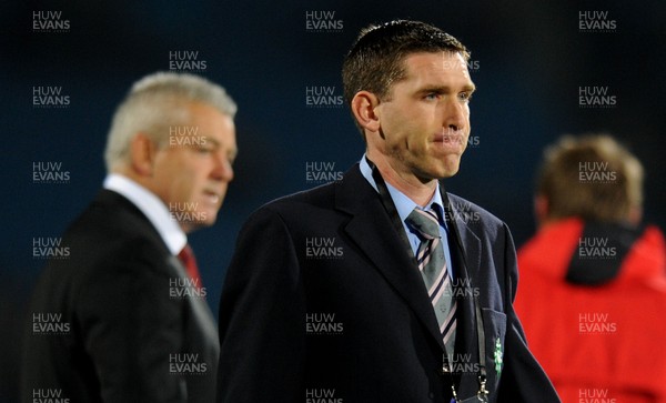 19.06.10 - New Zealand v Wales - 2010 Steinlager Series - Wales head coach Warren Gatland and Referee George Clancey(R). 