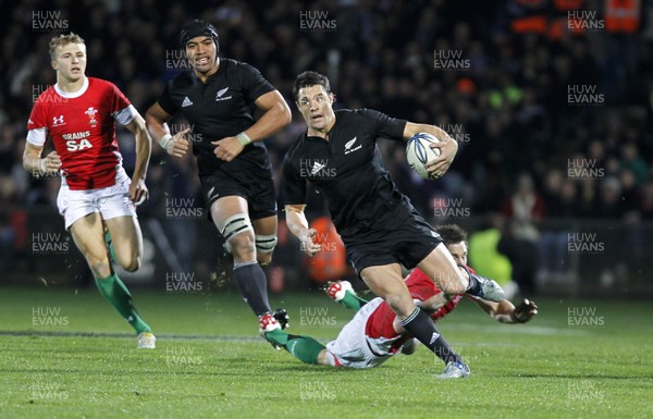 19.06.10 - New Zealand v Wales - 2010 Steinlager Series - Dan Carter beats tackle by Andrew Bishop. 