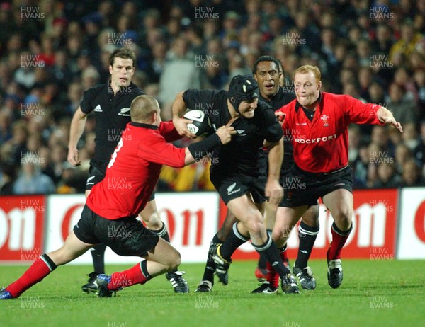 210603 - New Zealand v Wales - Wales Tour of Australasia - Martyn Williams with cut cheek 