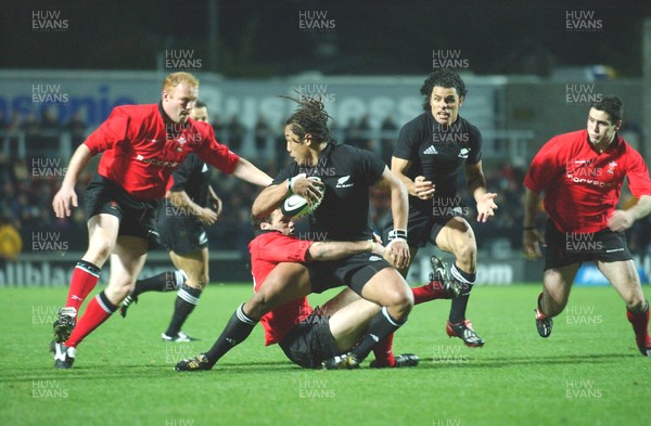 210603 - New Zealand v Wales - Wales Tour of Australasia - Martyn Williams with cut cheek 