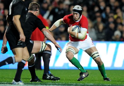 26.06.10 - New Zealand v Wales - 2010 Steinlager Series - Ryan Jones of Wales looks for a way through. 