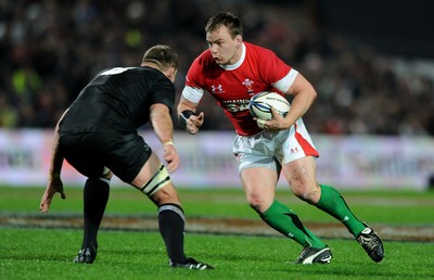 26.06.10 - New Zealand v Wales - 2010 Steinlager Series - Matthew Rees of Wales takes on Kieran Read of New Zealand. 