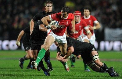 26.06.10 - New Zealand v Wales - 2010 Steinlager Series - Jamie Roberts of Wales tries to get through the All Blacks defence. 