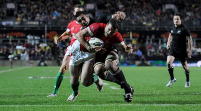 26.06.10 - New Zealand v Wales - 2010 Steinlager Series - Jamie Roberts of Wales scores try. 