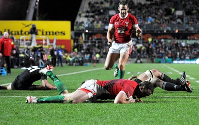 26.06.10 - New Zealand v Wales - 2010 Steinlager Series - Jamie Roberts of Wales scores try. 