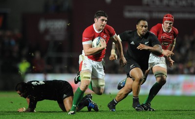 26.06.10 - New Zealand v Wales - 2010 Steinlager Series - Rob McCusker of Wales gets away from Kevin Mealamu of New Zealand. 