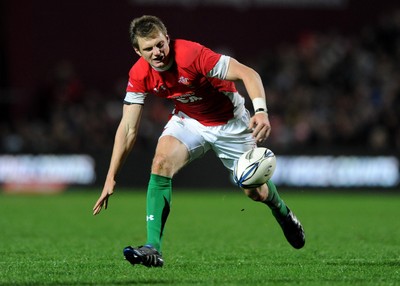 26.06.10 - New Zealand v Wales - 2010 Steinlager Series - Dan Biggar of Wales. 