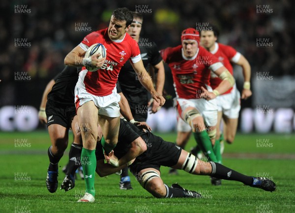 26.06.10 - New Zealand v Wales - 2010 Steinlager Series - Jamie Roberts of Wales tries to get through the All Blacks defence. 