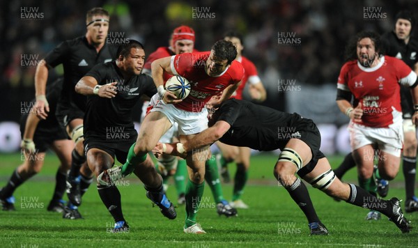 26.06.10 - New Zealand v Wales - 2010 Steinlager Series - Jamie Roberts of Wales tries to get through the All Blacks defence. 