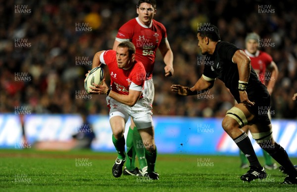 26.06.10 - New Zealand v Wales - 2010 Steinlager Series - Richie Rees of Wales gets into space. 