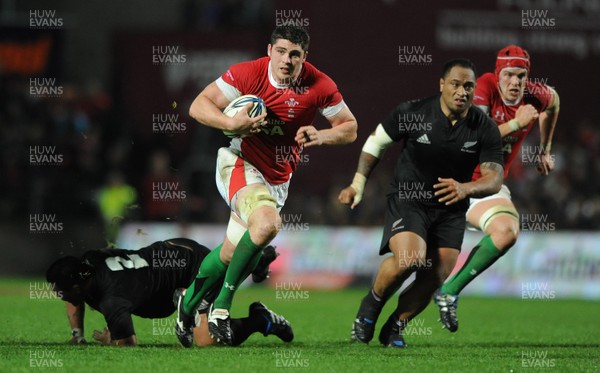 26.06.10 - New Zealand v Wales - 2010 Steinlager Series - Rob McCusker of Wales gets away from Kevin Mealamu of New Zealand. 