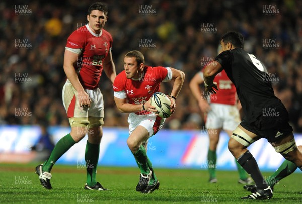 26.06.10 - New Zealand v Wales - 2010 Steinlager Series - Richie Rees of Wales gets into space. 