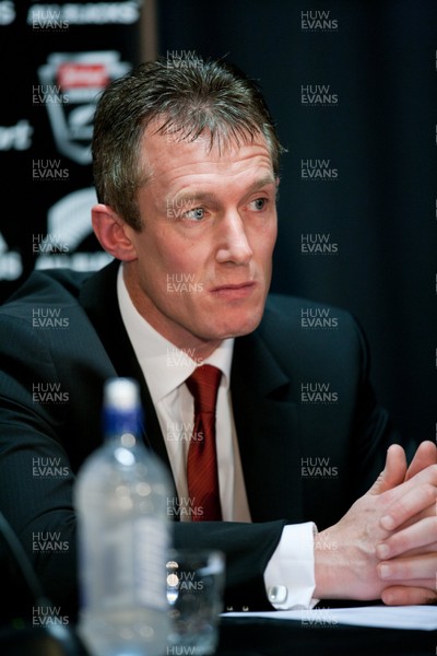 26.06.10  New Zealand v Wales... Rob Howley at the media conference 
