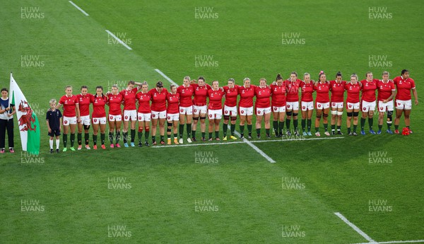 291022 - New Zealand v Wales, Women’s World Cup Quarter-Final - The Wales team line up for the anthem at the start of the match