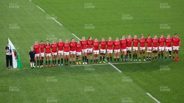 291022 - New Zealand v Wales, Women’s World Cup Quarter-Final - The Wales team line up for the anthem at the start of the match