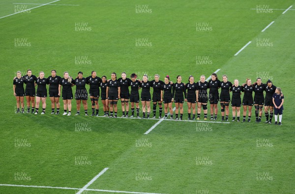 291022 - New Zealand v Wales, Women’s World Cup Quarter-Final - The New Zealand team line up for the anthem at the start of the match