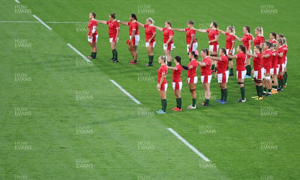 291022 - New Zealand v Wales, Women’s World Cup Quarter-Final - The Wales team prepare to face the Haka at the start of the match