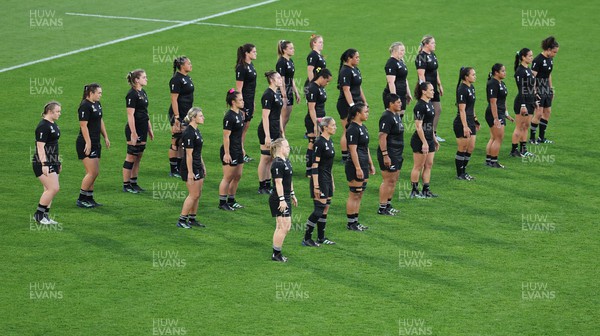 291022 - New Zealand v Wales, Women’s World Cup Quarter-Final - The New Zealand team prepare to deliver the Haka at the start of the match