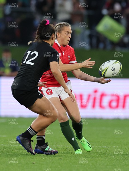 291022 - New Zealand v Wales, Women’s World Cup Quarter-Final - Hannah Jones of Wales feeds the ball out as Theresa Fitzpatrick of New Zealand closes in