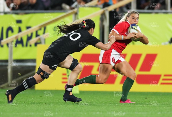 291022 - New Zealand v Wales, Women’s World Cup Quarter-Final - Lowri Norkett of Wales takes on Kennedy Simon of New Zealand