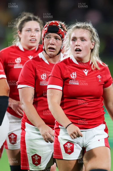 291022 - New Zealand v Wales, Women’s World Cup Quarter-Final - Alex Callender, front, Donna Rose and Gwen Crabb of Wales