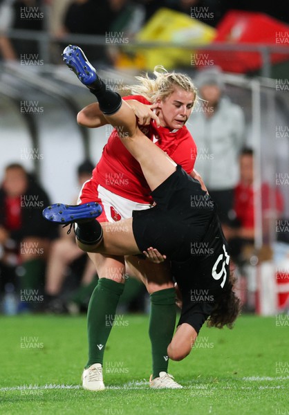 291022 - New Zealand v Wales, Women’s World Cup Quarter-Final - Carys Williams-Morris of Wales tackles Ruby Tui of New Zealand