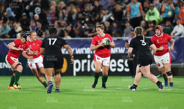 291022 - New Zealand v Wales, Women’s World Cup Quarter-Final - Siwan Lillicrap of Wales looks to offload as Krystal Murray of New Zealand and Amy Rule of New Zealand close in