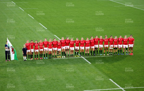 291022 - New Zealand v Wales, Women’s World Cup Quarter-Final -  Wales players during the anthems