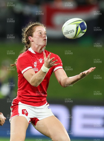 291022 - New Zealand v Wales, Women’s World Cup Quarter-Final - Lisa Neumann of Wales