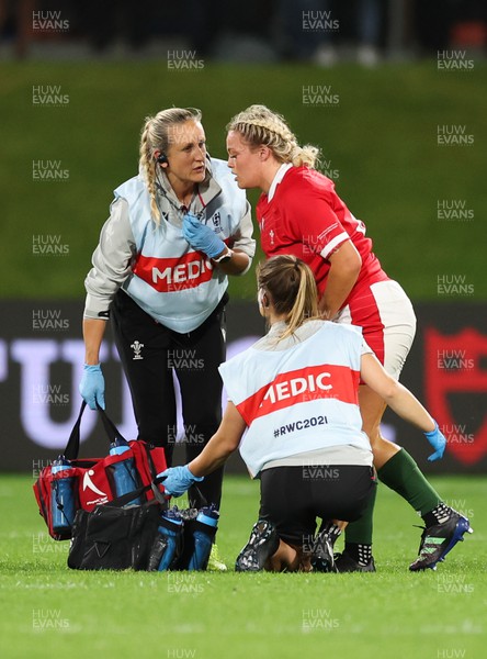 291022 - New Zealand v Wales, Women’s World Cup Quarter-Final - Medics Jo Perkins and Cara Jones attend to Kelsey Jones of Wales