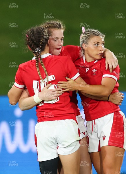 291022 - New Zealand v Wales, Women’s World Cup Quarter-Final - Jasmine Joyce, Lisa Neumann and Lowri Norkett of Wales react on the final whistle