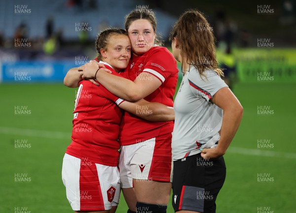 291022 - New Zealand v Wales, Women’s World Cup Quarter-Final - Lleucu George and Gwen Crabb with Robyn Wilkins at the end of the match