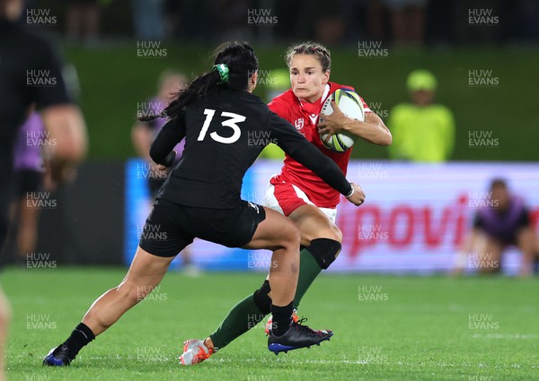 291022 - New Zealand v Wales, Women’s World Cup Quarter-Final -  Jasmine Joyce of Wales takes on Stacey Fluhler of New Zealand