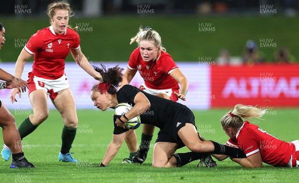 291022 - New Zealand v Wales, Women’s World Cup Quarter-Final -  Ruby Tui of New Zealand is tackled by Hannah Jones of Wales