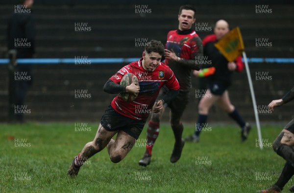 110120 - Newbridge v Brecon, Specsavers National Plate Quarter Final - Thomas Richards of Brecon races in to score try