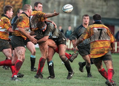 181195 - Newbridge v Cardiff - Gareth Taylor of Newbridge passes out to Julian Derrick as he is tackled by Emyr Lewis