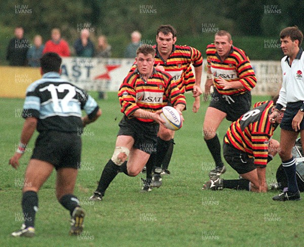 121096 - Newbridge v Glasgow - Leighton Winder of Newbridge takes on Glasgow defence