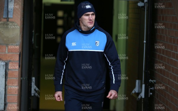 111117 - Newcastle Falcons v Cardiff Blues - Anglo-Welsh Cup - The Cardiff Blues players check out the pitch